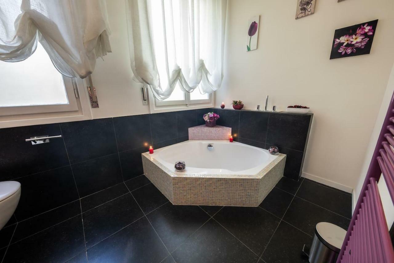 Downtown Bologna Apartment Екстер'єр фото