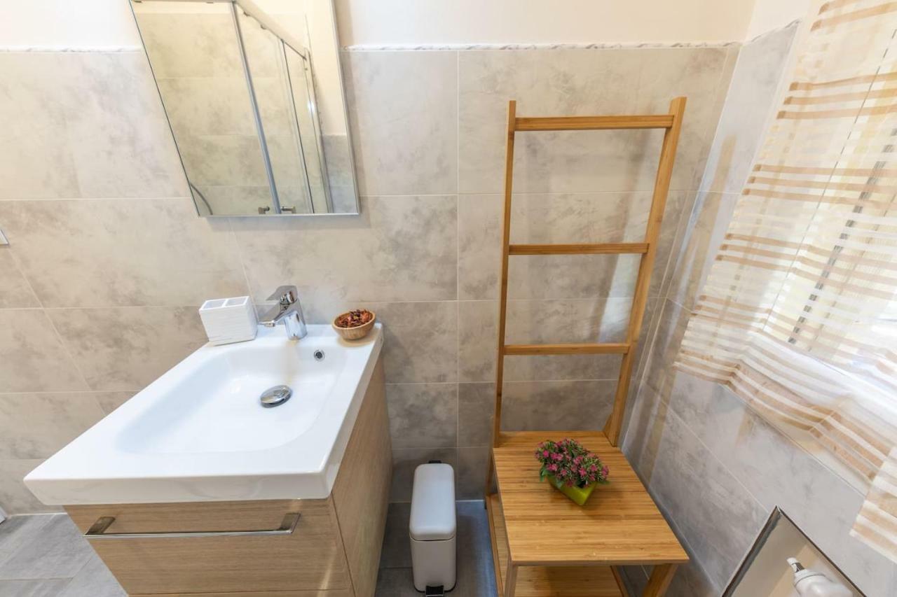 Downtown Bologna Apartment Екстер'єр фото
